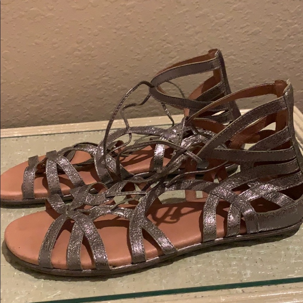 Gentle Souls Kenneth Cole “Break My Heart” Sandal